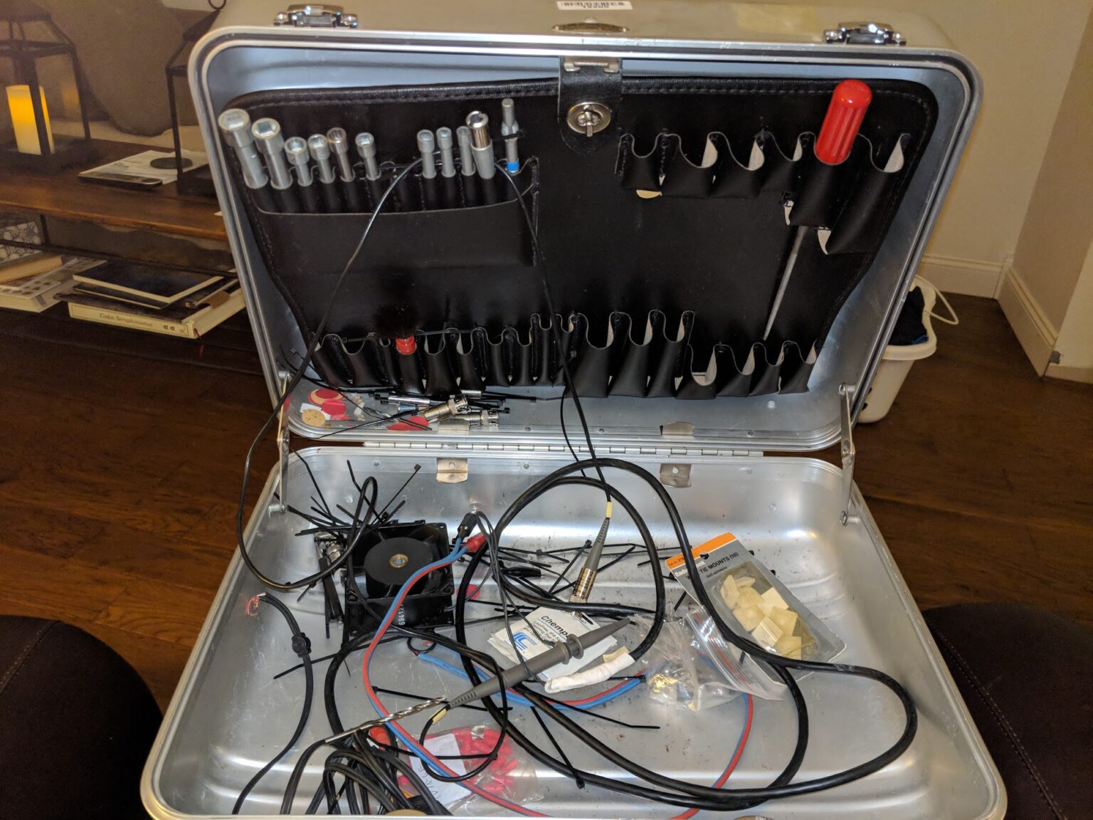 Lock Bypass on a Zero Halliburton Centurion Elite Briefcase DC540